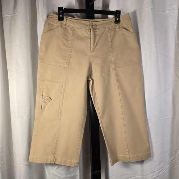 Tan‎ Cargo Capri Pants - Picture 1 of 6